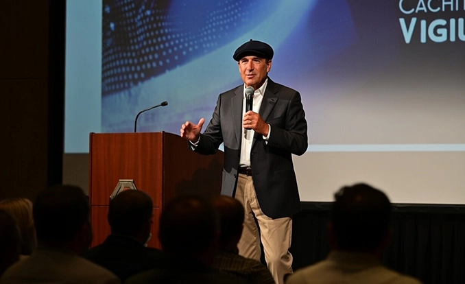 Contratar a CACHITO VIGIL al 011 6872-4397 - Charlas y Conferencias