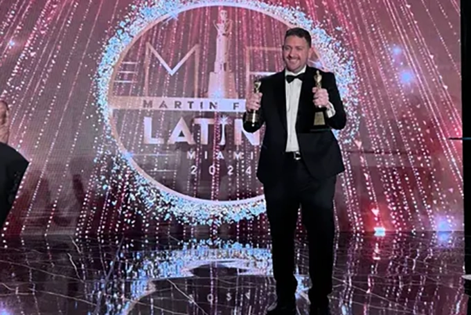 Contratar a JONATAN VIALE al 011 6872-4397 - Charlas y Conferencias