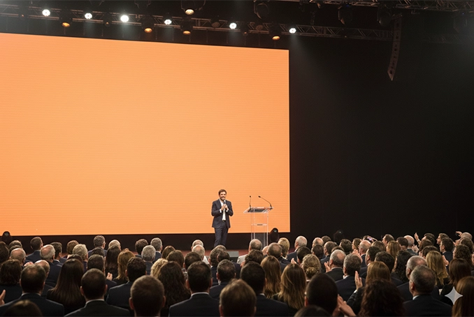 Contratar a RICKY SARKANY al 011 6872-4397 - Charlas y Conferencias